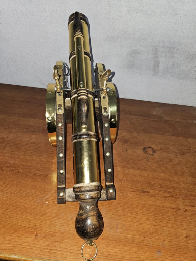 Luxury Wood Brass Cannon Tope