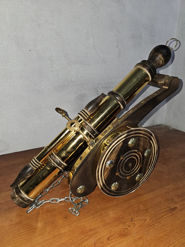 Luxury Wood Brass Cannon Tope
